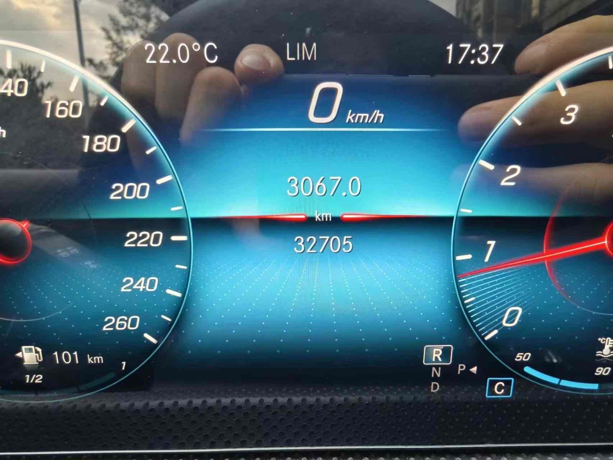 奔驰 奔驰A级  2021款 A 180 L 运动轿车图片