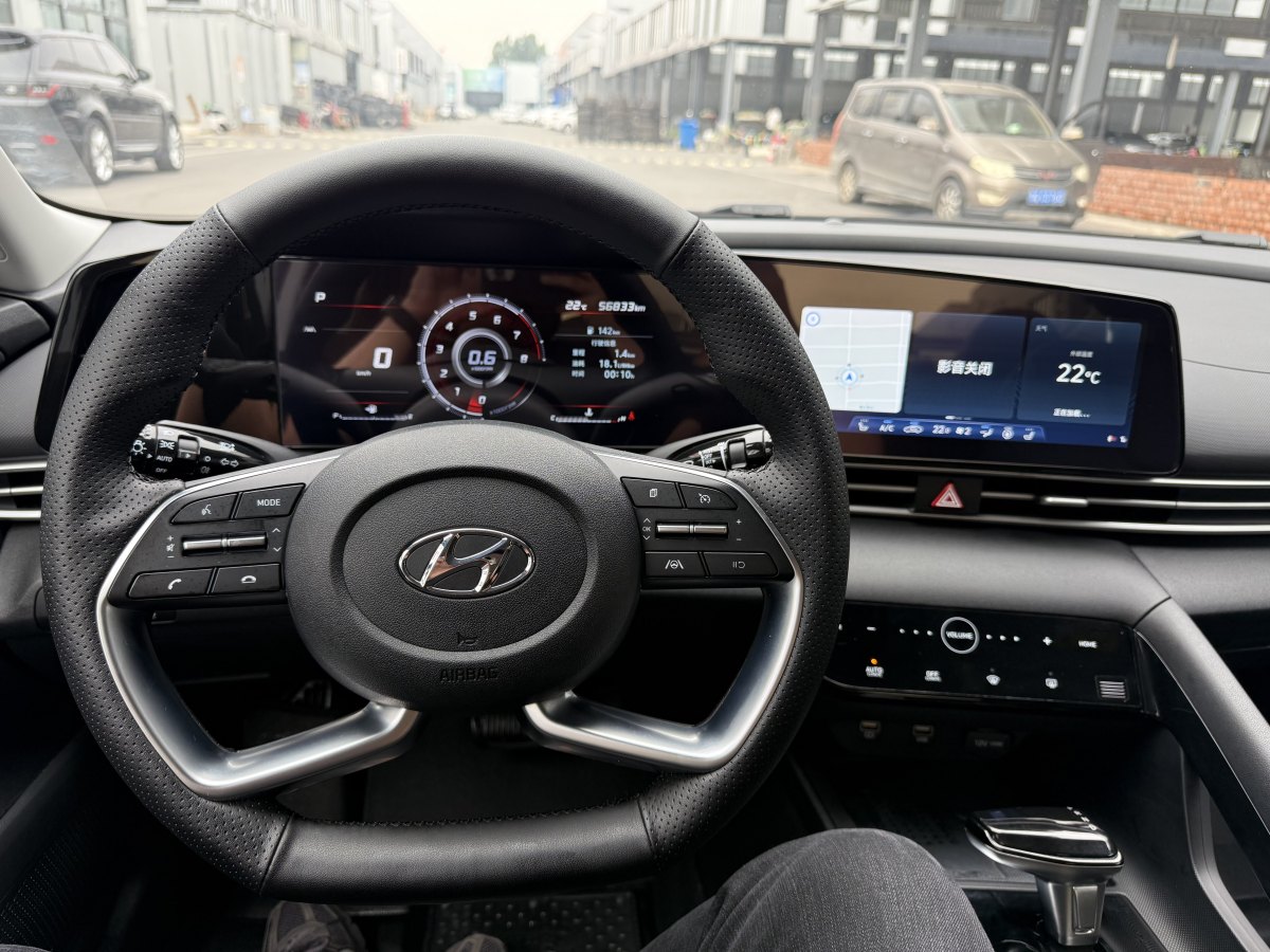 現(xiàn)代 伊蘭特  2021款 1.5L LUX尊貴版圖片