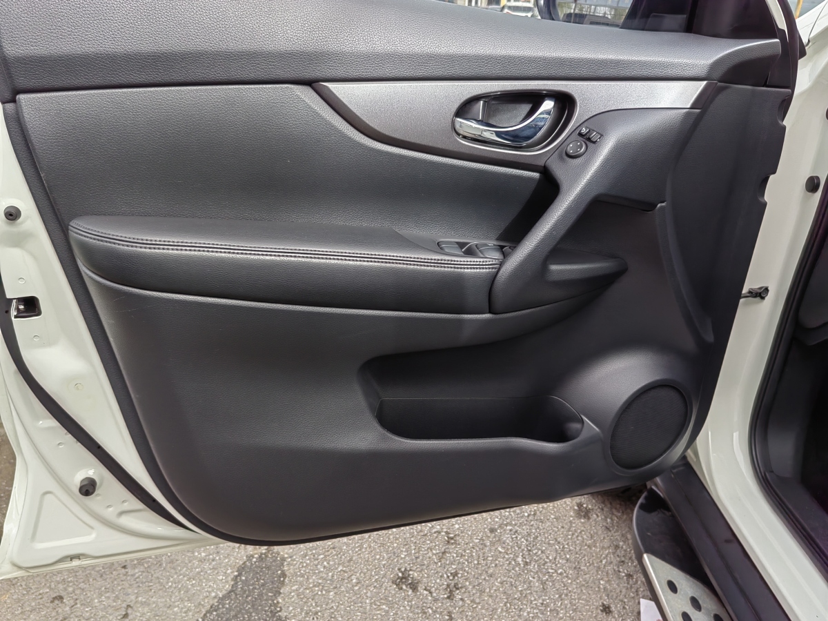 日产 奇骏  2015款 2.0L CVT舒适MAX版 2WD图片