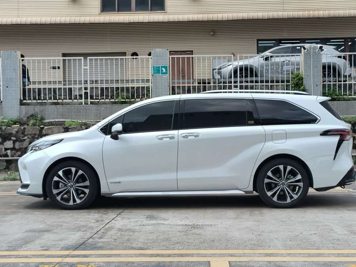 豐田 格瑞維亞  2023款 2.5L混動(dòng) 旗艦VIP版圖片