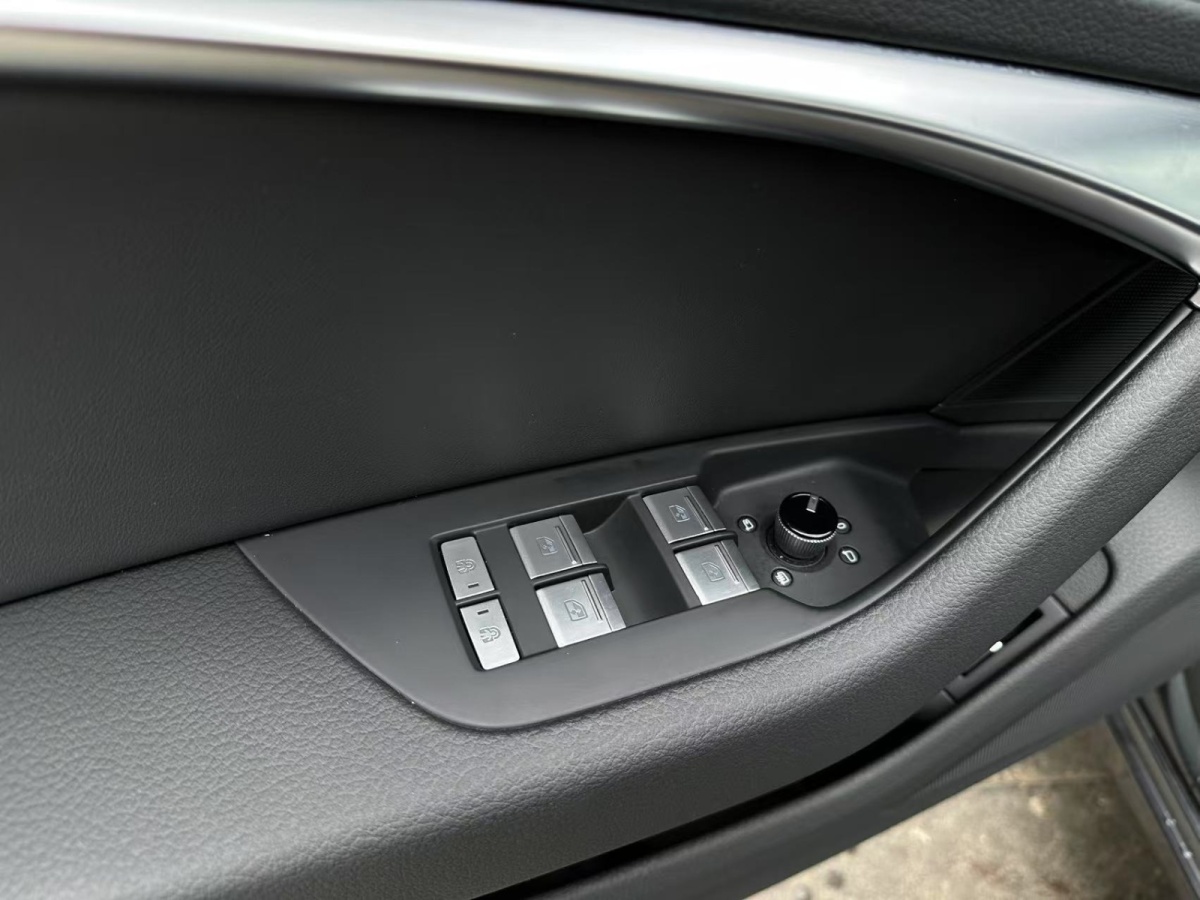 奧迪 奧迪A6L  2024款 45 TFSI 臻選動感型圖片