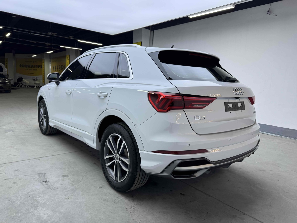 奧迪 奧迪Q3  2024款 35 TFSI 進(jìn)取動(dòng)感型圖片