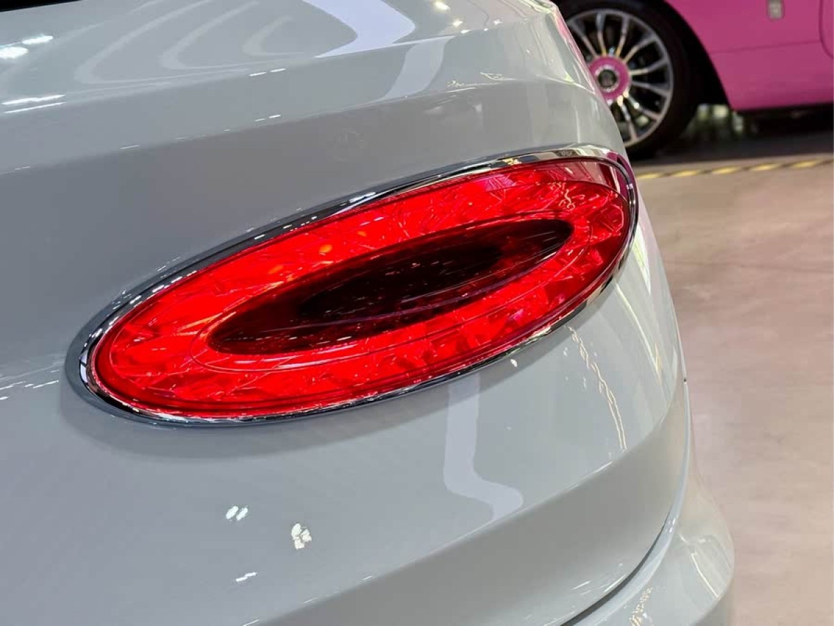 賓利 添越  2023款 4.0T V8 長(zhǎng)軸距版圖片