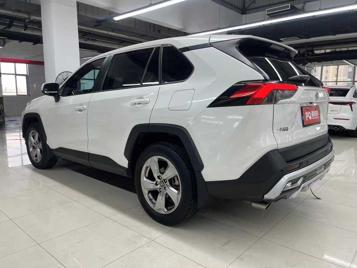 豐田 RAV4  2018款 榮放 2.0L CVT兩驅(qū)風(fēng)尚版圖片