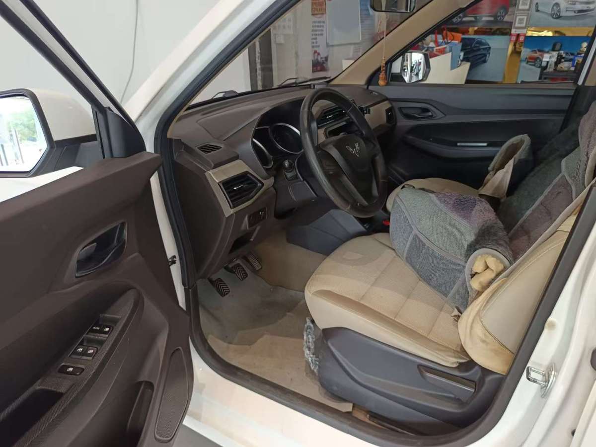五菱 五菱宏光  2019款  1.5L S基本型國VI LAR圖片