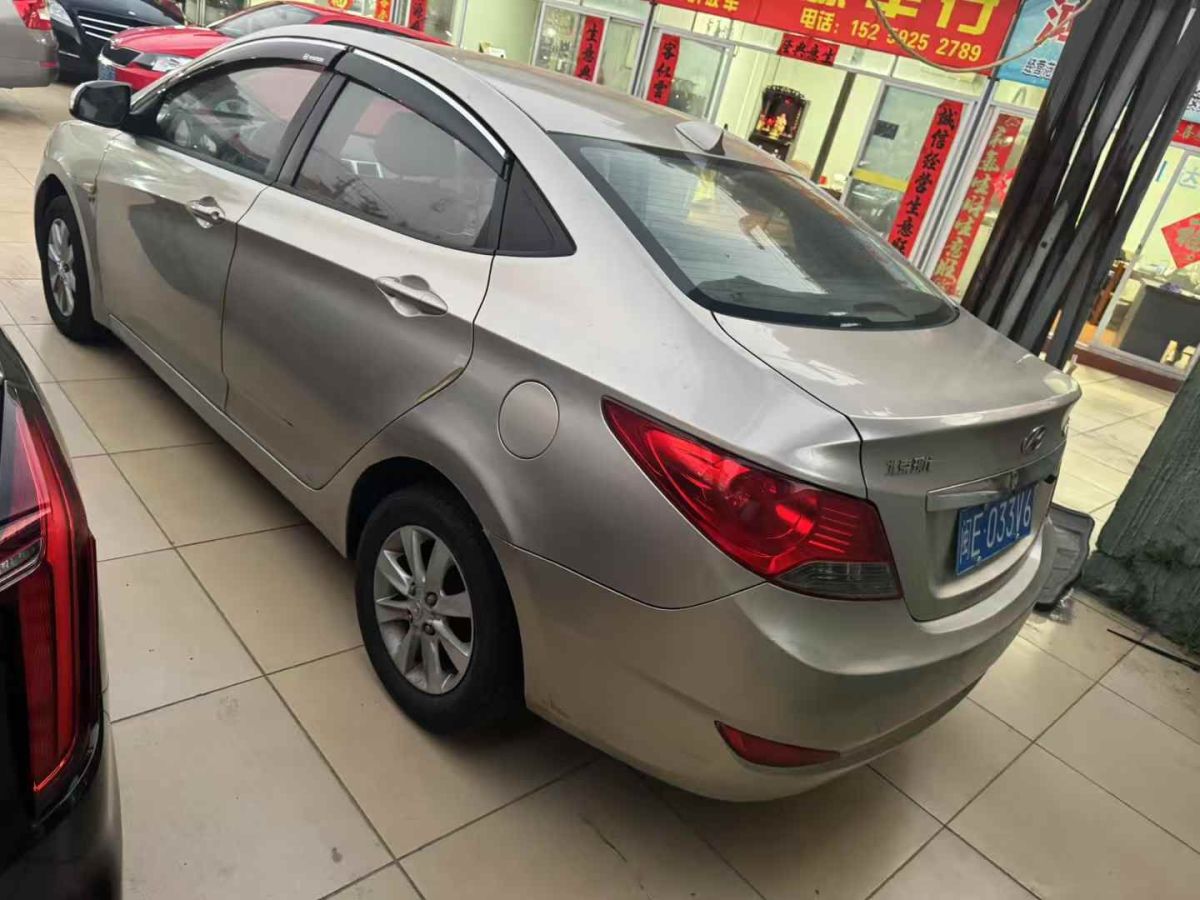 現(xiàn)代 瑞納 圖片