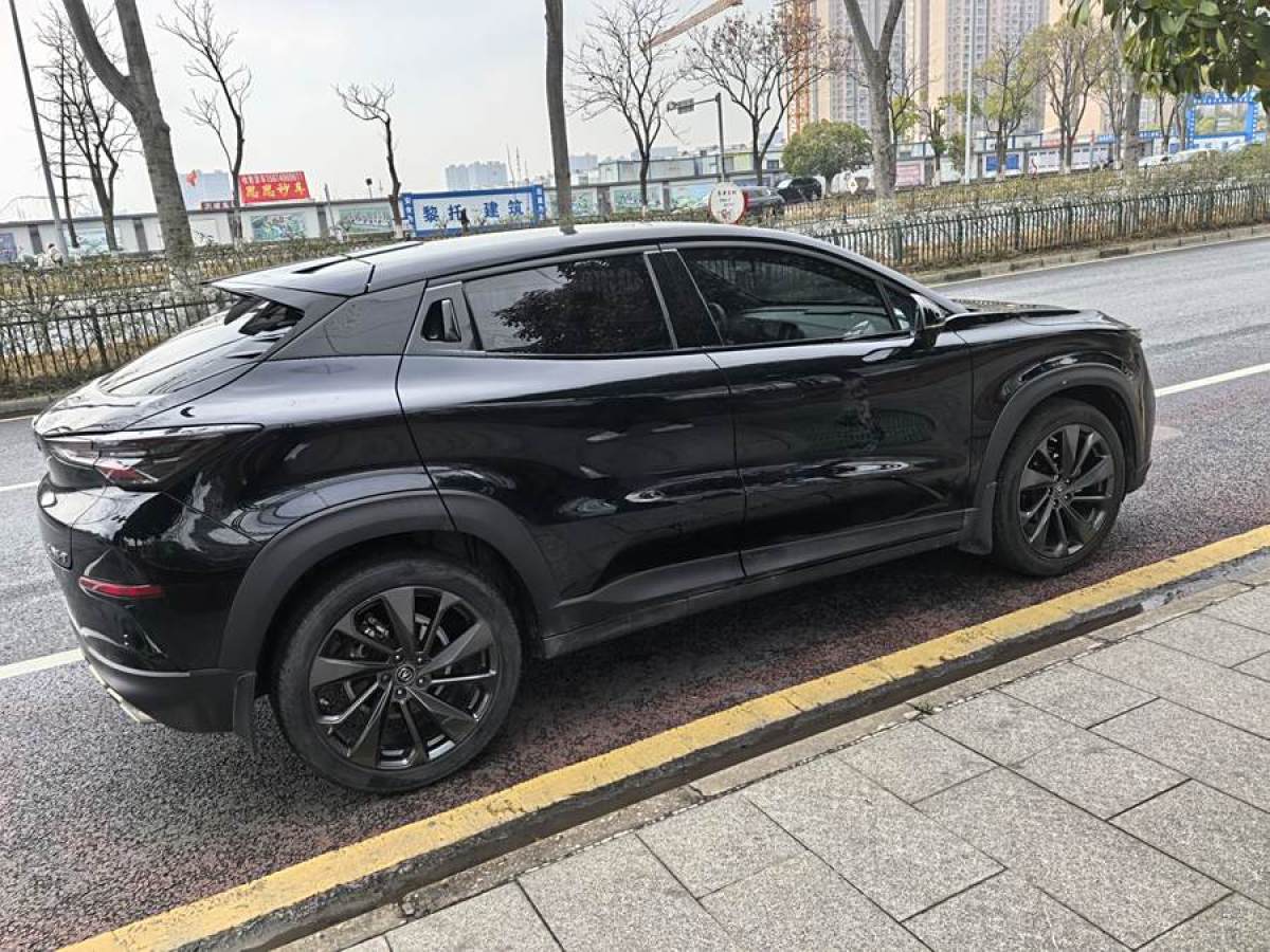 長(zhǎng)安 UNI-T  2020款 1.5T 尊貴型圖片