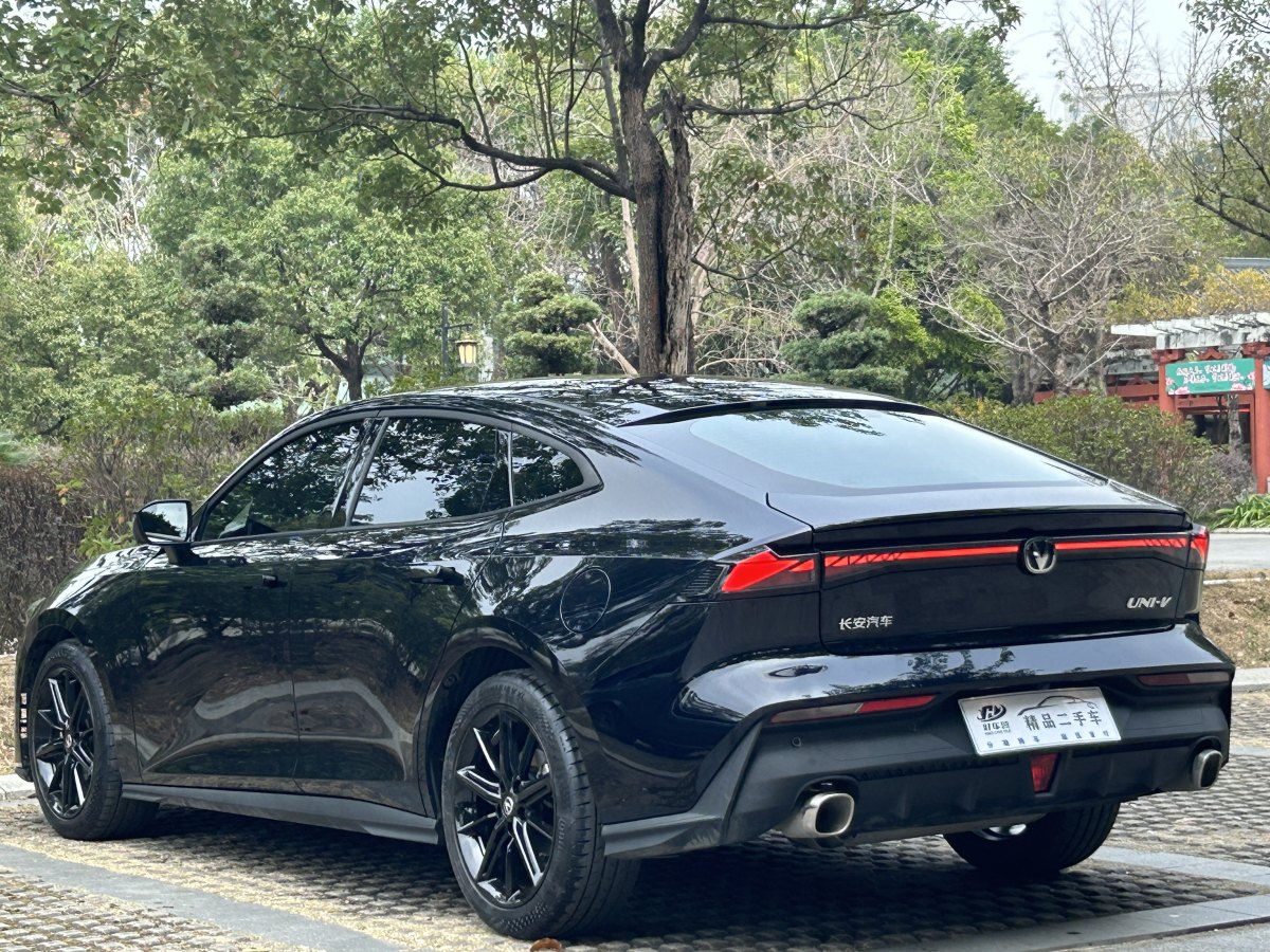 長(zhǎng)安 長(zhǎng)安UNI-V  2023款 1.5T 尊貴型圖片