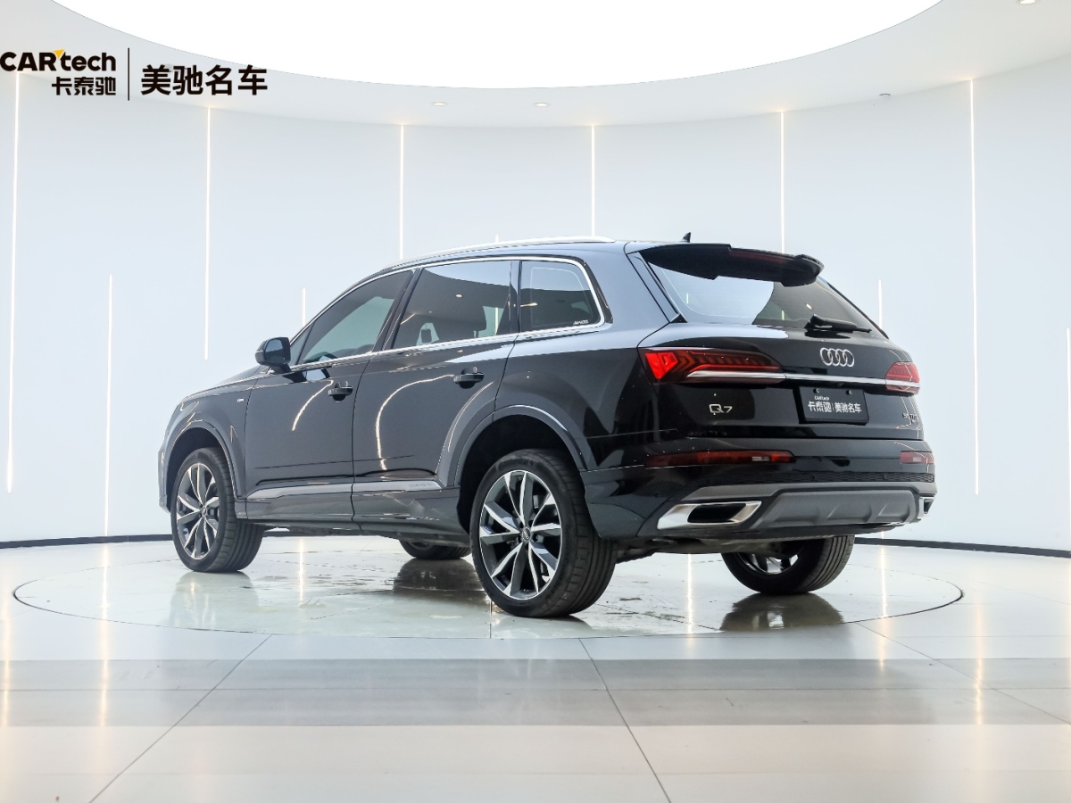 奧迪 奧迪Q7  2023款 55 TFSI quattro S line運(yùn)動(dòng)型圖片