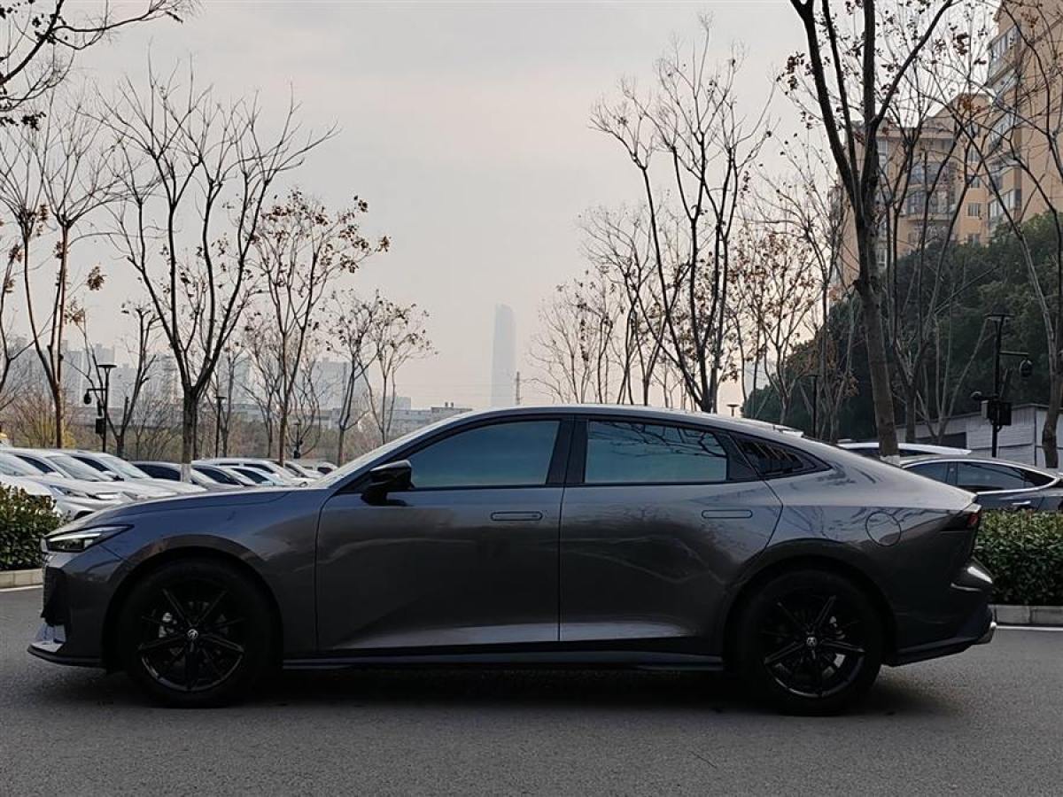 長(zhǎng)安 長(zhǎng)安UNI-V  2022款 1.5T 尊貴型圖片