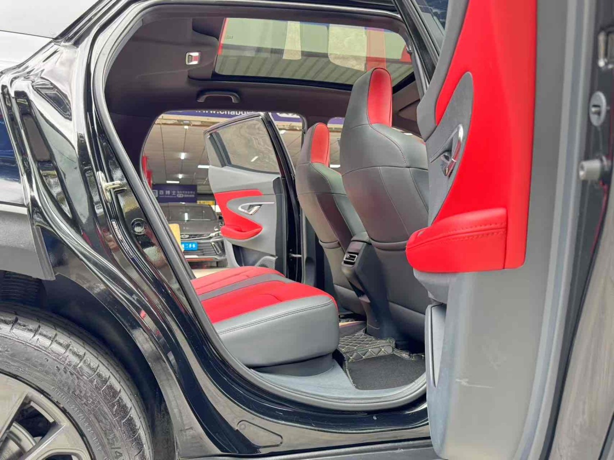 長(zhǎng)安 UNI-T  2020款 1.5T 尊貴型圖片