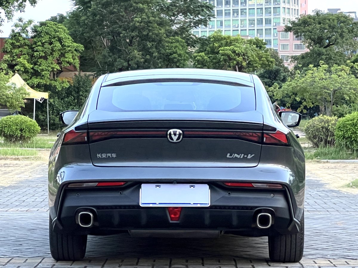 長(zhǎng)安 長(zhǎng)安UNI-V  2022款 1.5T 尊貴型圖片