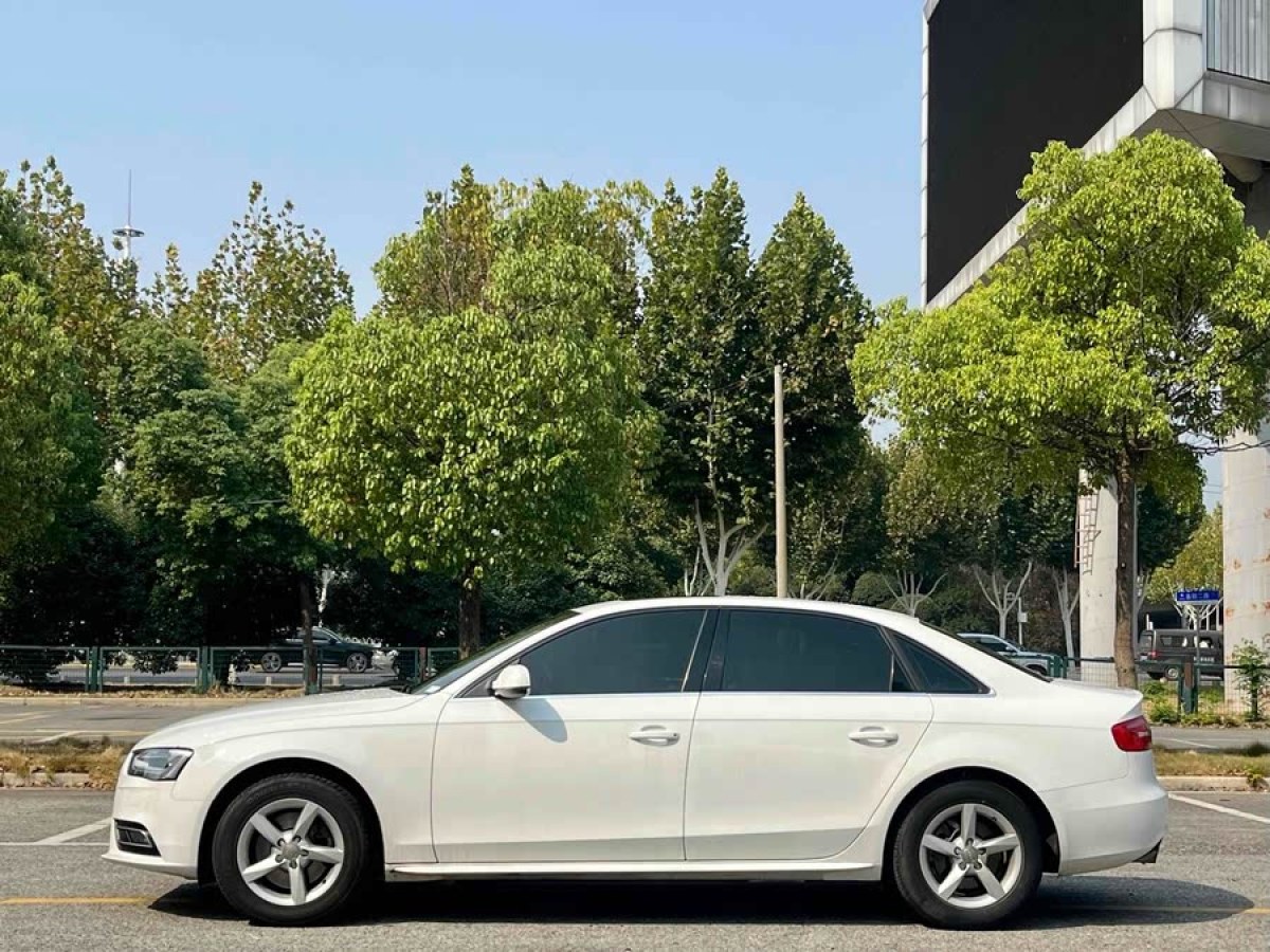 奧迪 奧迪A4L  2013款 35 TFSI 自動(dòng)標(biāo)準(zhǔn)型圖片