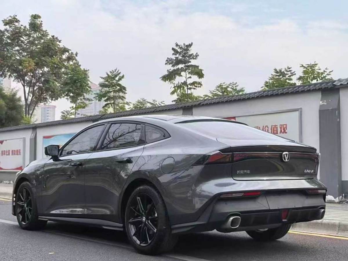 長安 長安UNI-V  2022款 1.5T 尊貴型圖片