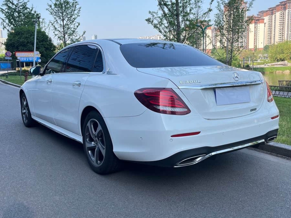奔馳 奔馳E級  2018款 改款 E 300 L 運動時尚型圖片