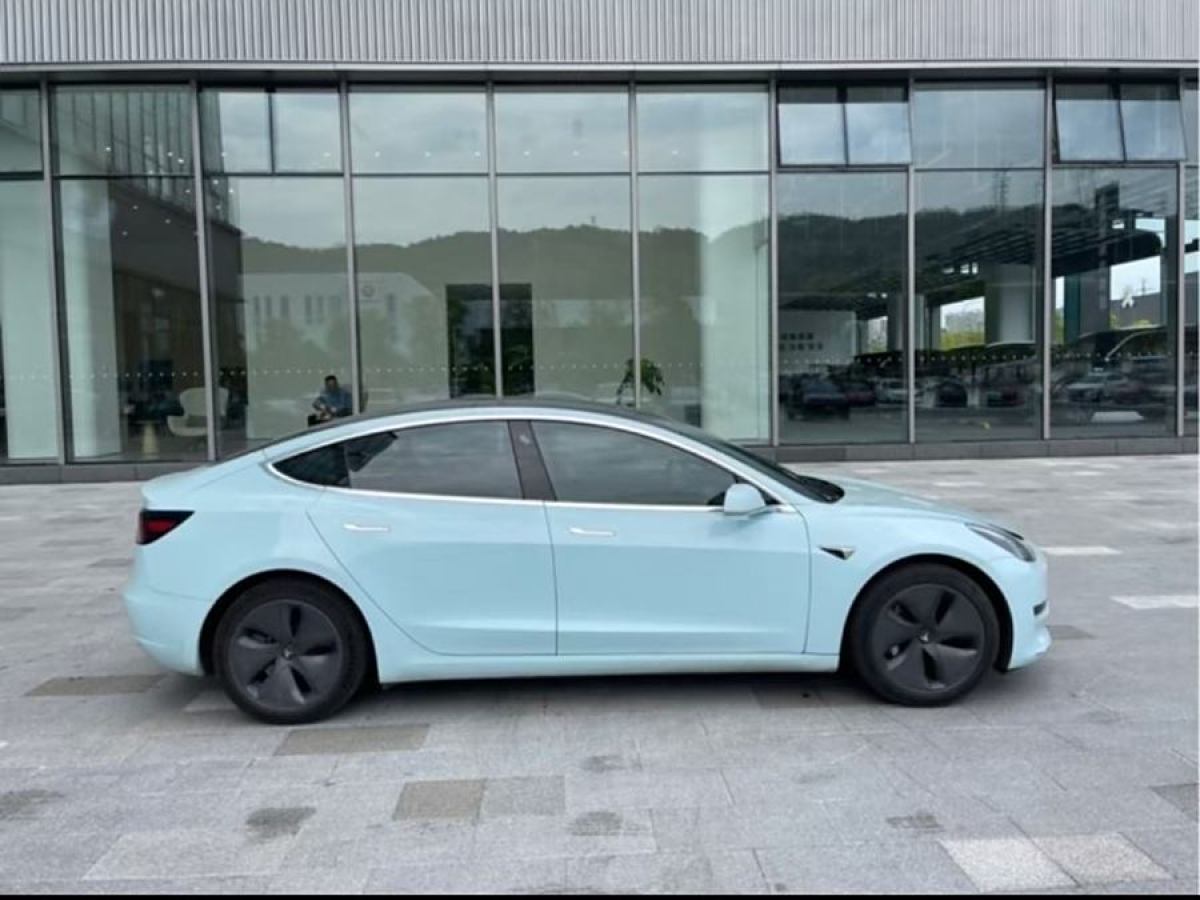 特斯拉 Model Y  2020款 改款 標(biāo)準(zhǔn)續(xù)航后驅(qū)升級版圖片