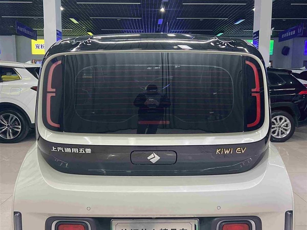 寶駿 寶駿KiWi EV  2022款 藝術(shù)家輕享版 三元鋰圖片