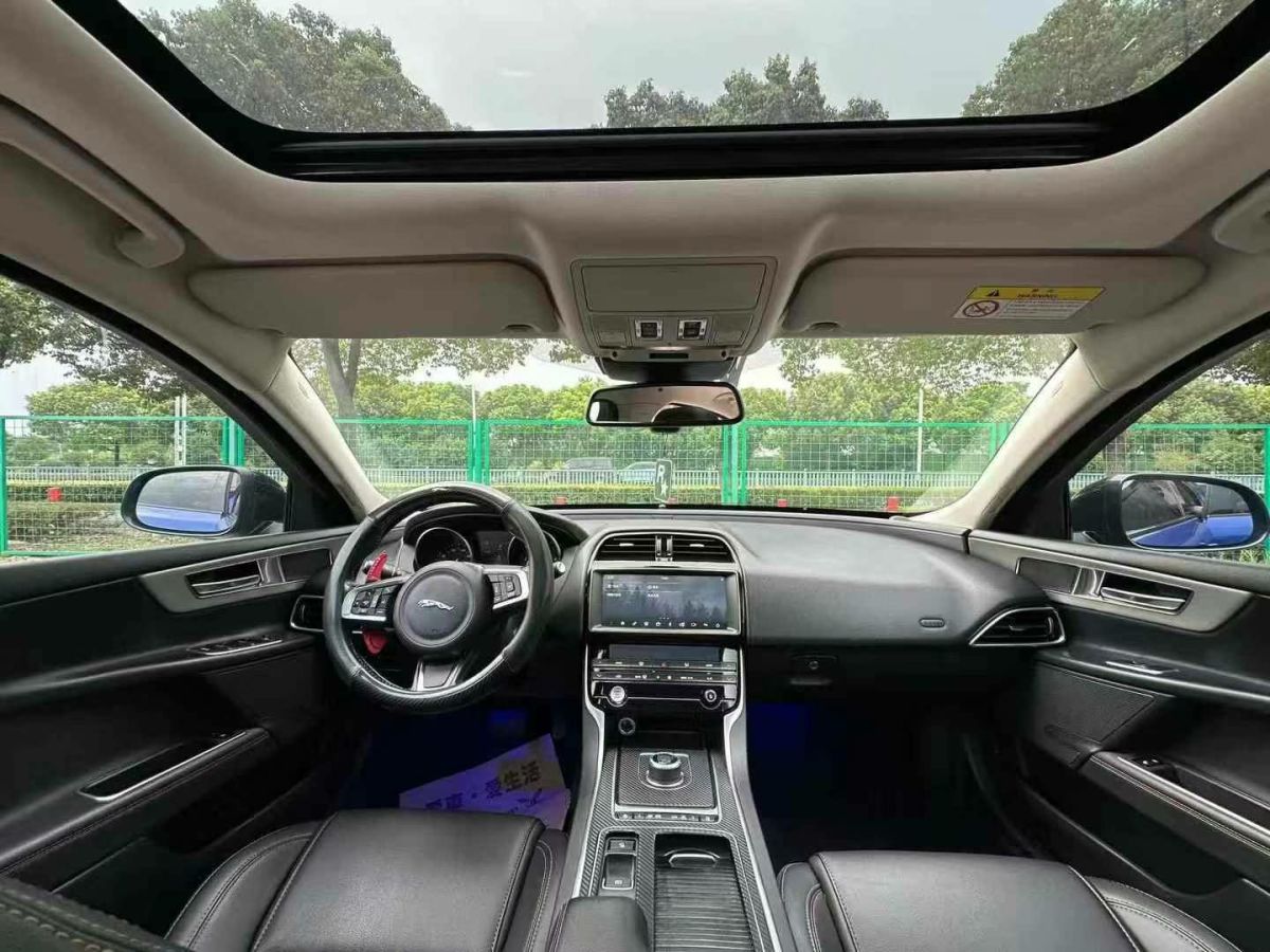 捷豹 XE  2019款 2.0T 300PS 四驅(qū)Landmark Edition圖片