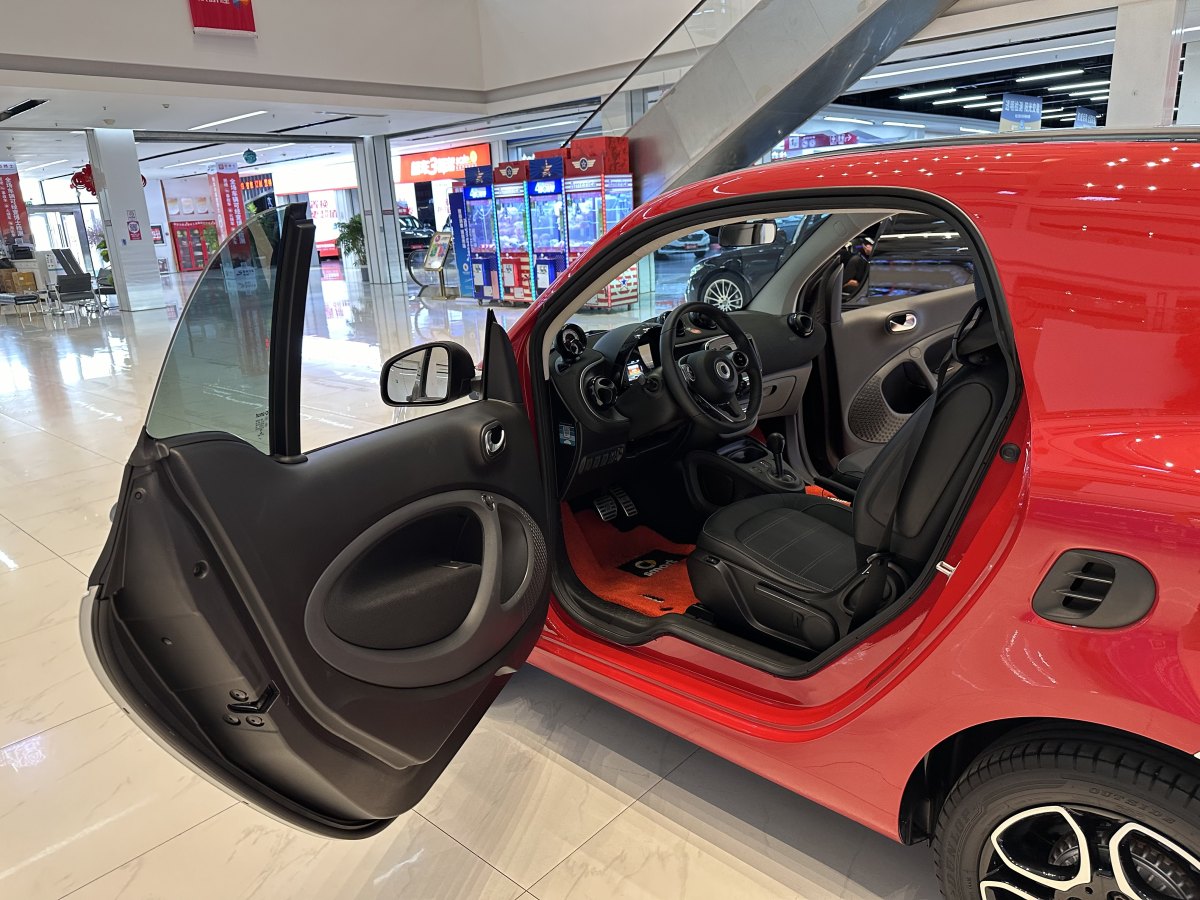 smart fortwo  2019款 0.9T 66千瓦硬頂先鋒版 國(guó)VI圖片