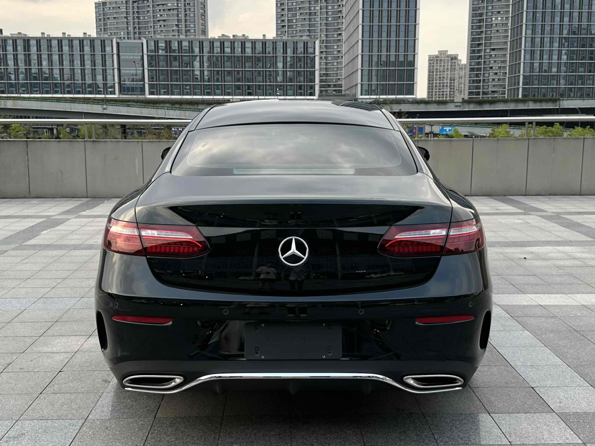 奔馳 奔馳E級  2023款 E 260 轎跑車圖片