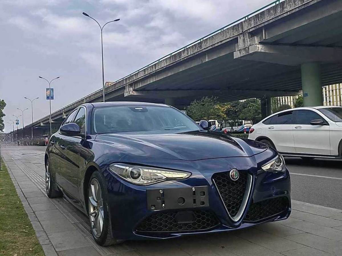 阿爾法·羅密歐 Giulia  2017款 2.0T 200HP 豪華版圖片