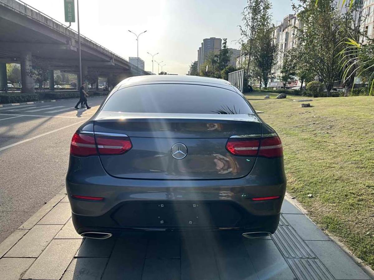 奔馳 奔馳GLC  2023款 改款 GLC 260 4MATIC 轎跑SUV圖片