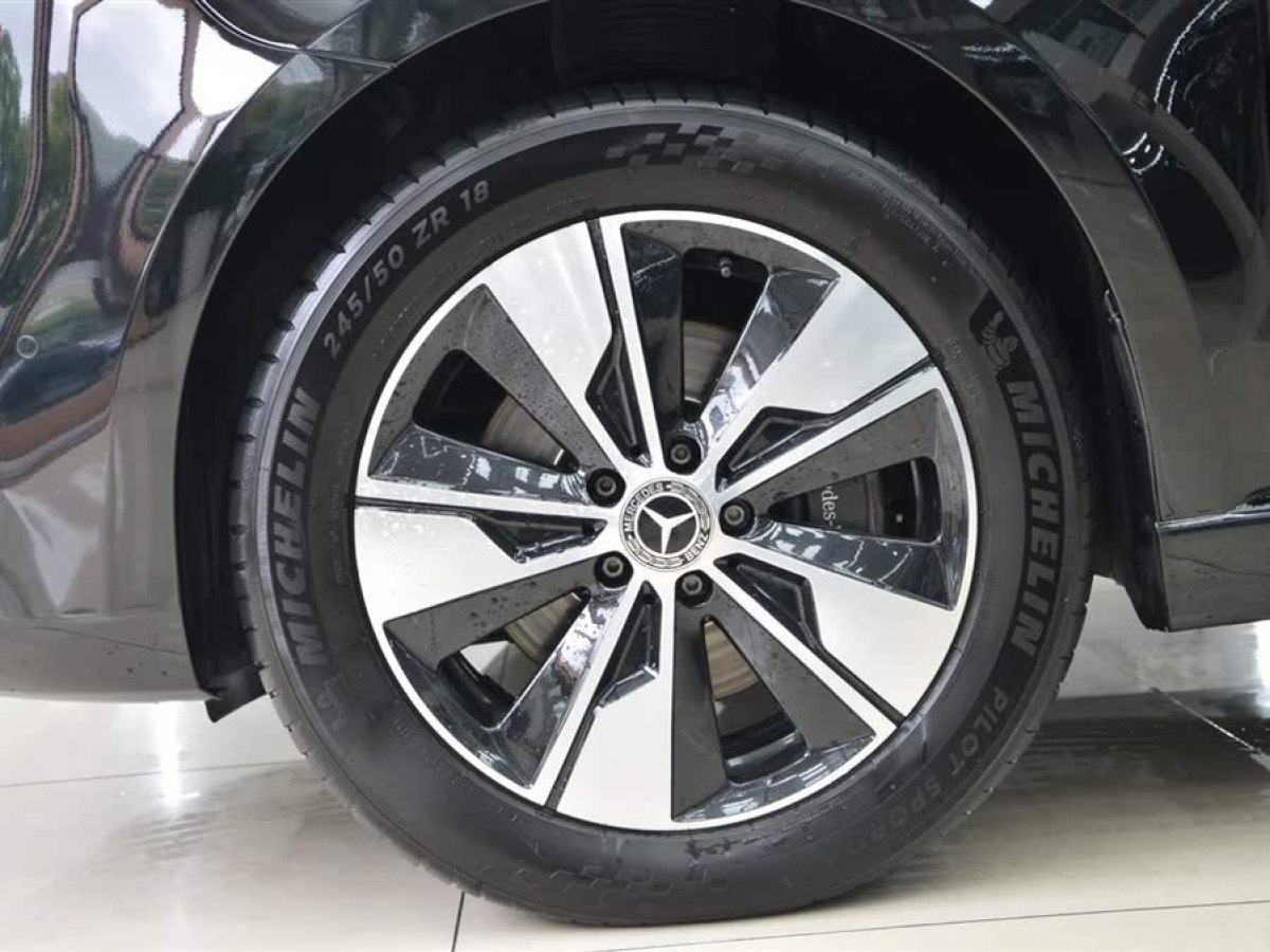 奔馳 V級(jí)  2022款 V 260 L 長(zhǎng)軸距尊貴版圖片