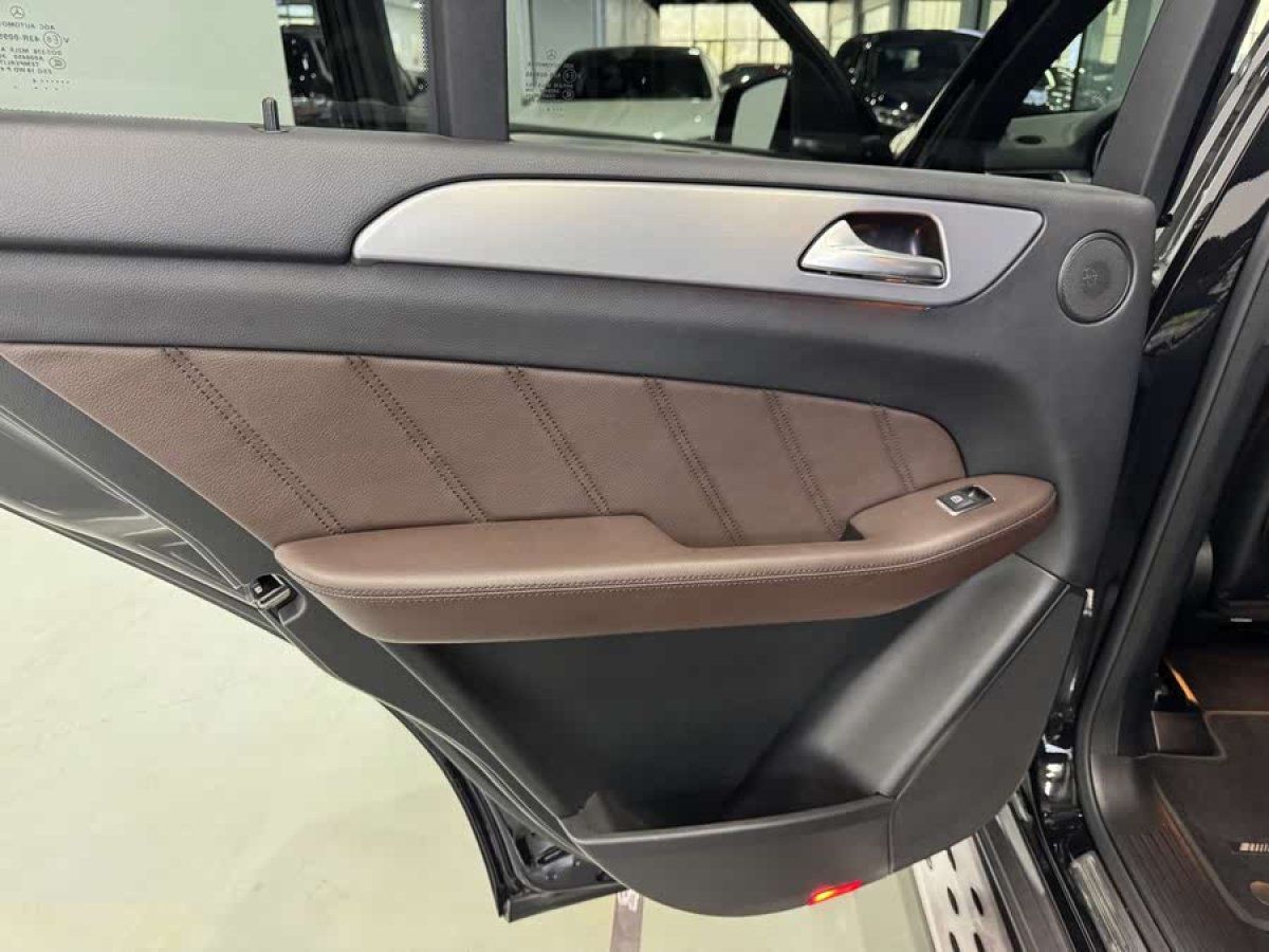 奔馳 奔馳M級(jí)AMG  2012款 AMG ML 63圖片