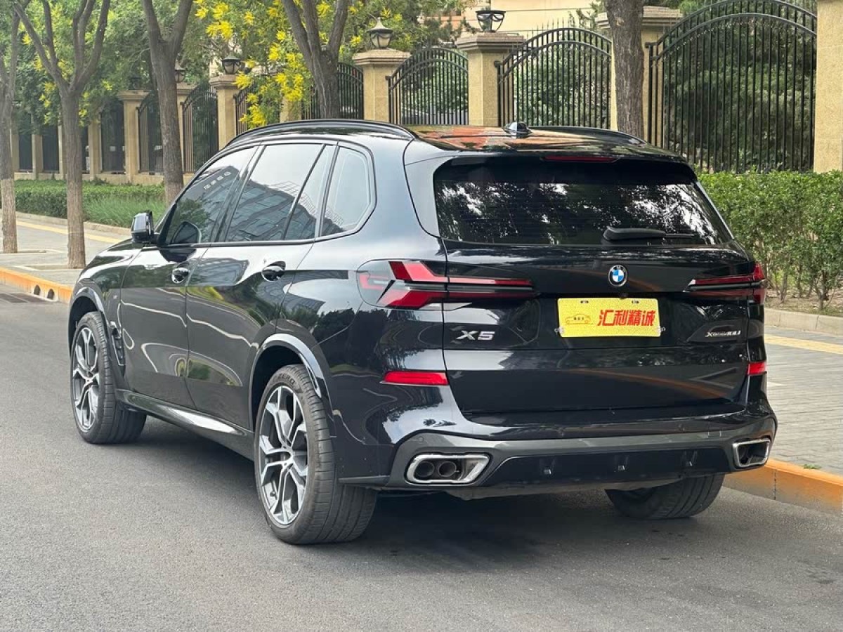 寶馬 寶馬X5  2023款 xDrive 40Li 尊享型M運(yùn)動(dòng)曜夜套裝圖片