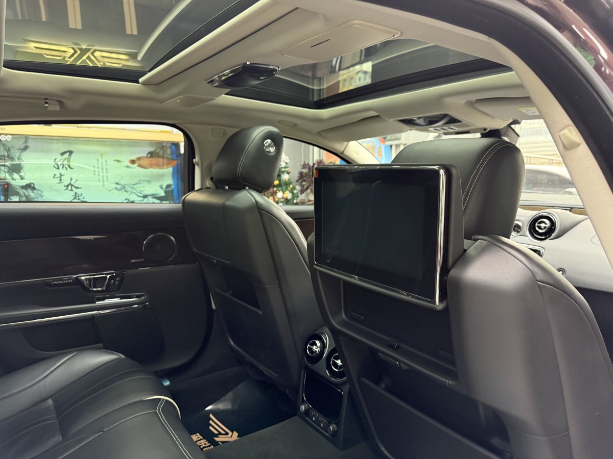 捷豹 XJ  2016款 XJL 3.0 SC 四驅(qū)全景商務(wù)版圖片