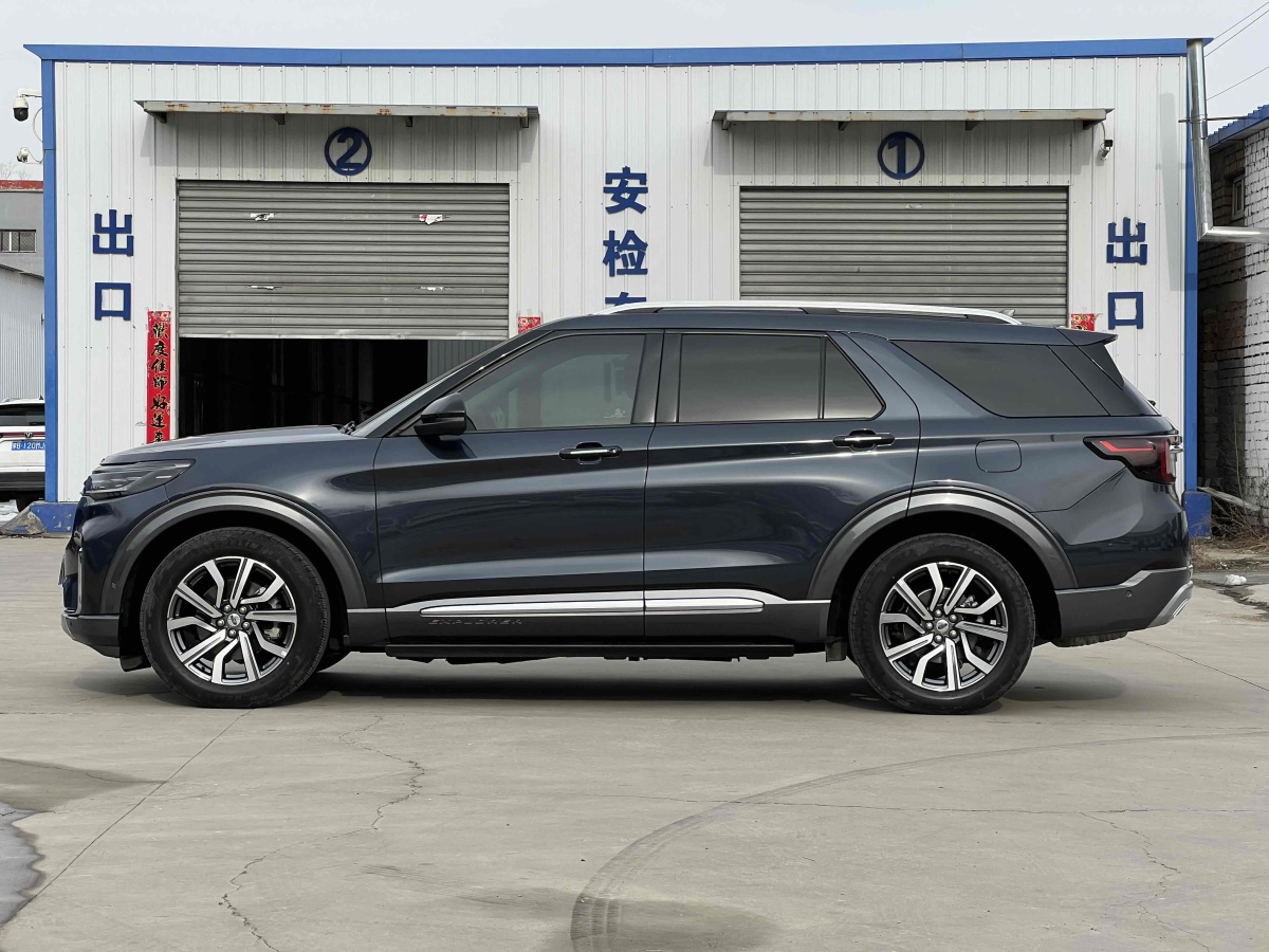 福特 探險(xiǎn)者  2023款 EcoBoost 285 四驅(qū)鈦金版 6座圖片