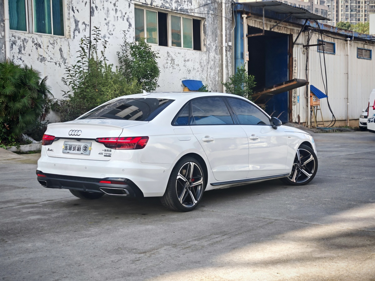 奧迪 奧迪A4L  2022款 45 TFSI quattro 臻選動感型圖片