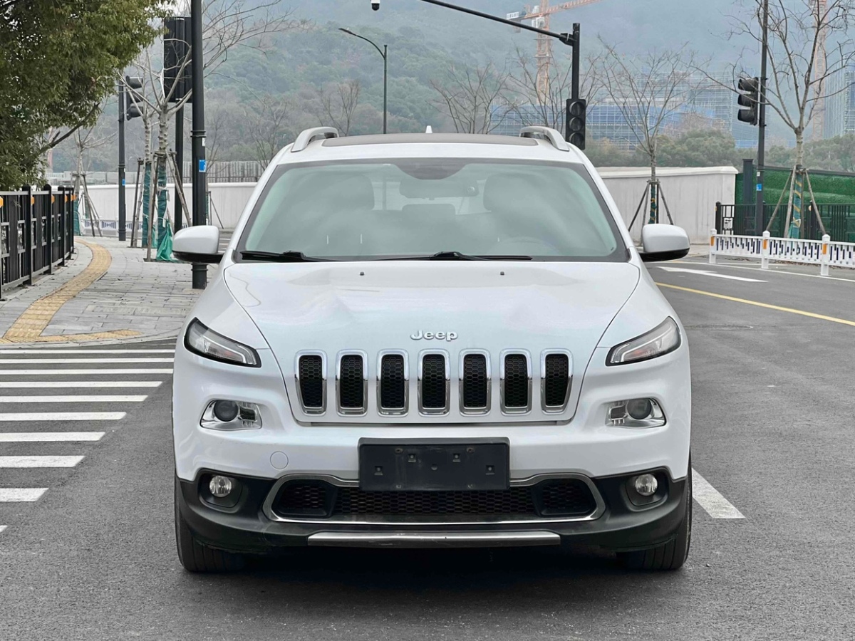 Jeep 自由光  2017款 2.0L 優(yōu)越版圖片