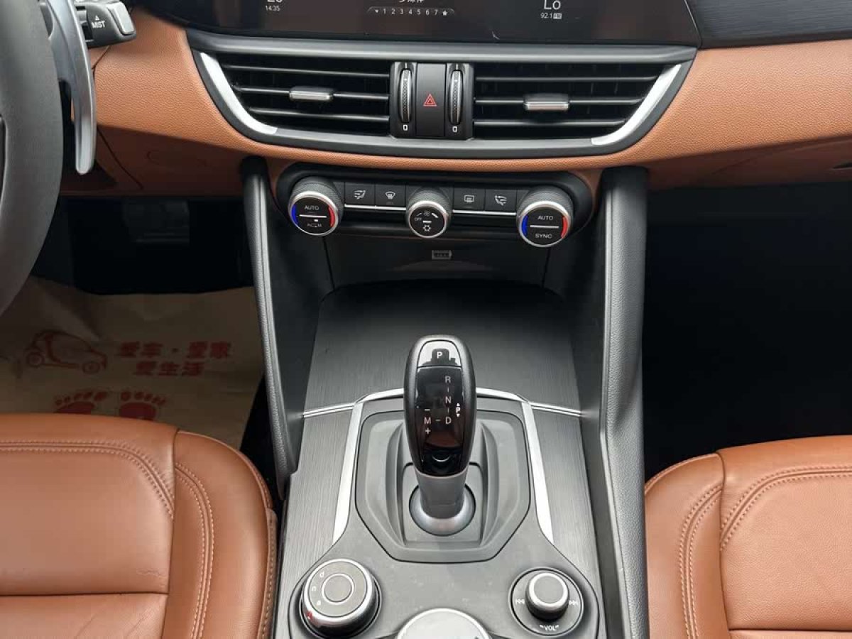 阿爾法·羅密歐 Giulia  2017款 2.0T 280HP 豪華版圖片