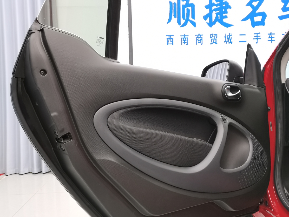 2019年8月smart fortwo  2019款 0.9T 66千瓦硬頂風(fēng)擎版 國(guó)VI