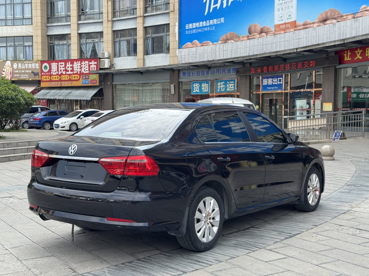 大眾 朗逸  2013款 改款經(jīng)典 1.6L 手動舒適版圖片