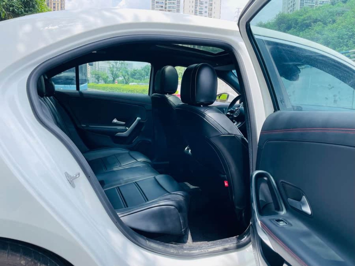 奔馳 奔馳A級(jí)  2023款 A 200 L 時(shí)尚型圖片