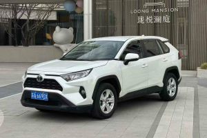 RAV4荣放 丰田 2.0L CVT四驱尊贵版