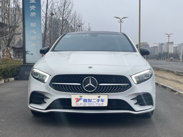 奔驰 奔驰A级  2020款 A 220 L 4MATIC 运动轿车