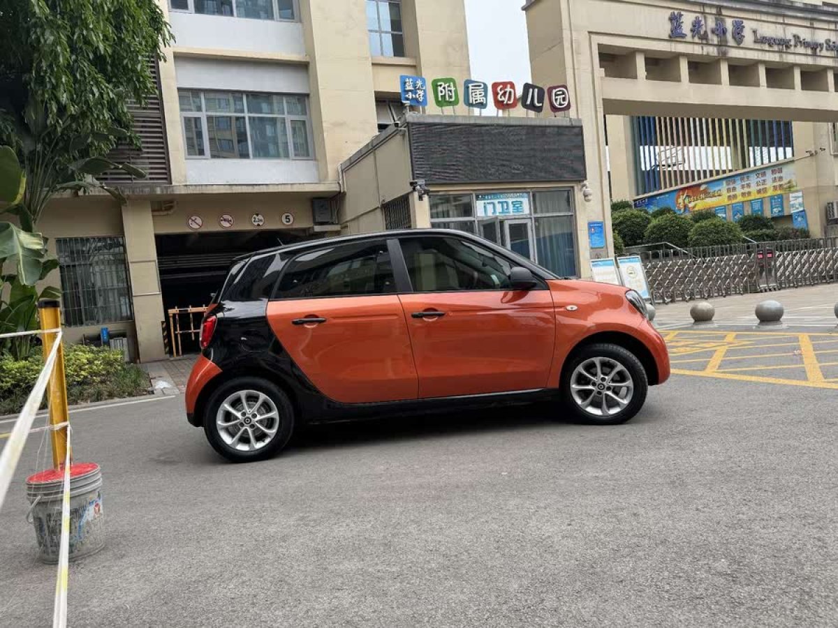 smart forfour  2016款 1.0L 52千瓦靈動(dòng)版圖片