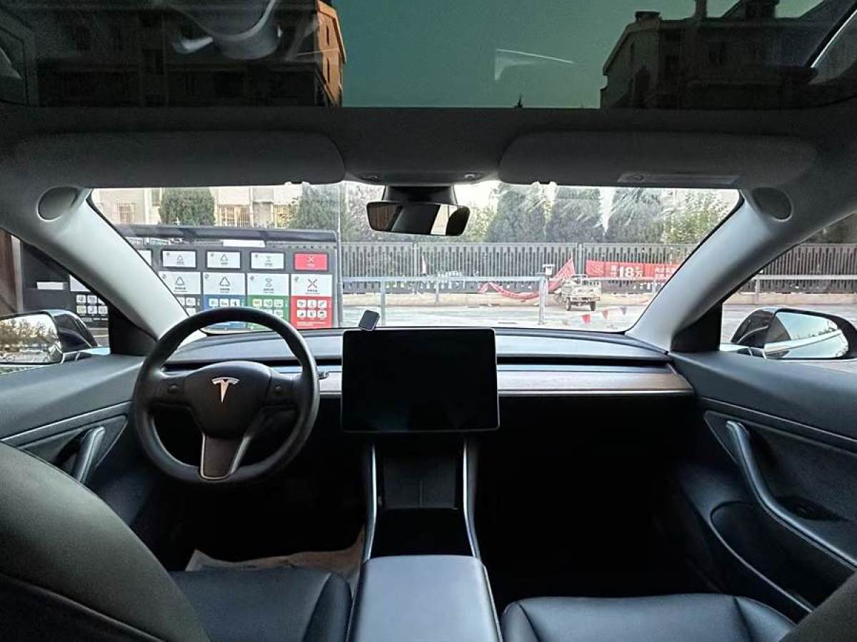 特斯拉 Model 3  2021款 改款 標(biāo)準(zhǔn)續(xù)航后驅(qū)升級版圖片