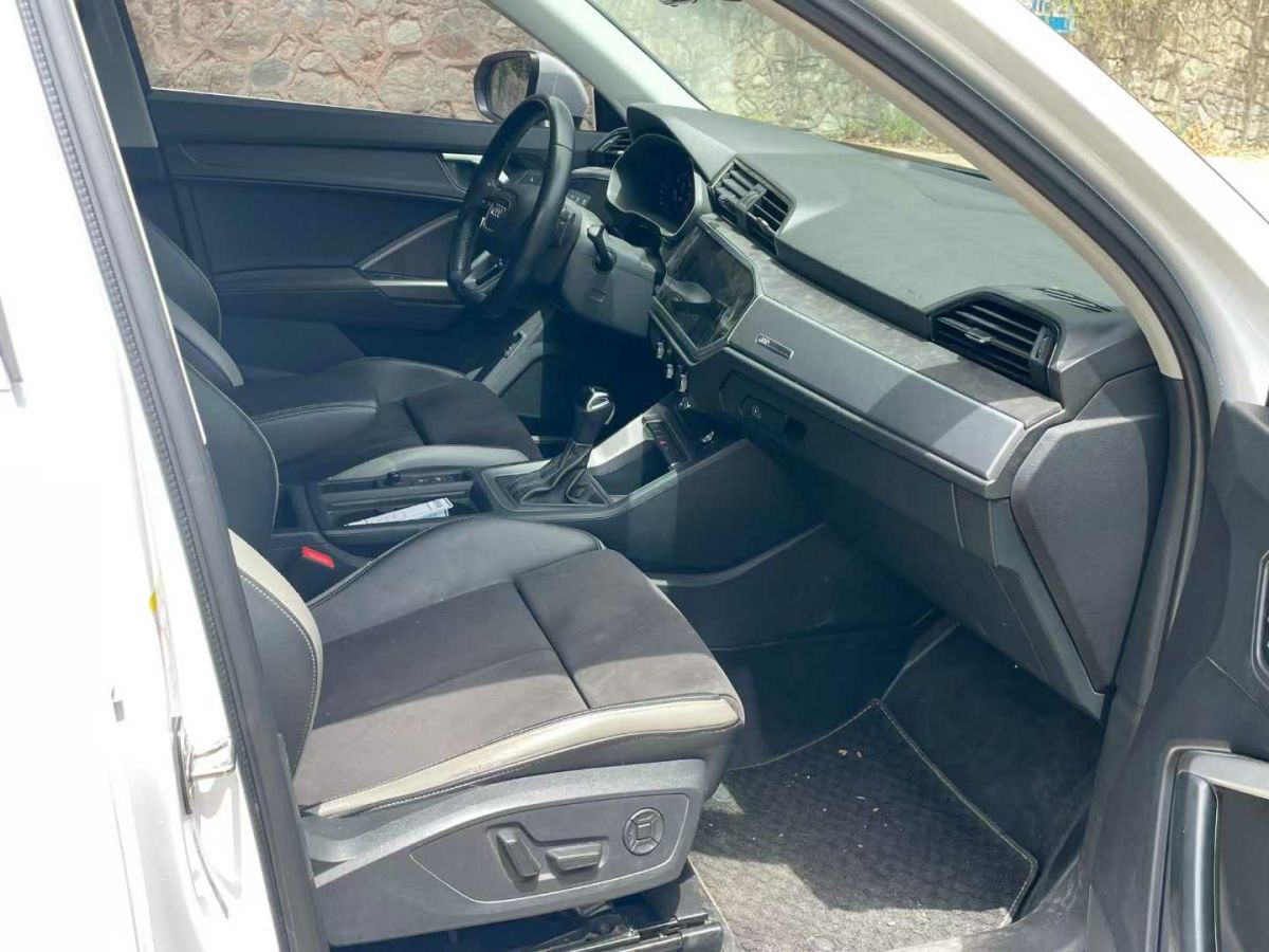 奧迪 奧迪Q3  2020款 35 TFSI 時(shí)尚動(dòng)感型圖片
