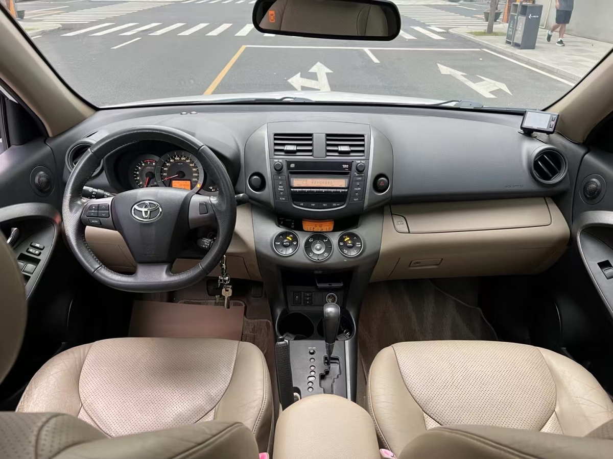 豐田 RAV4  2019款 榮放 2.0L CVT兩驅(qū)先鋒版圖片