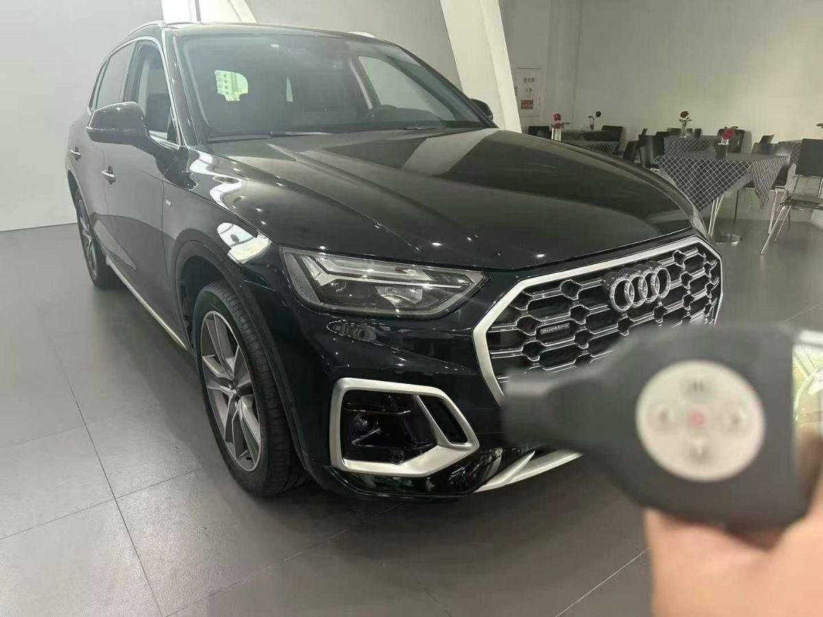 奧迪 奧迪Q5 e-tron  2022款 40 e-tron 星耀型 機(jī)甲套裝圖片