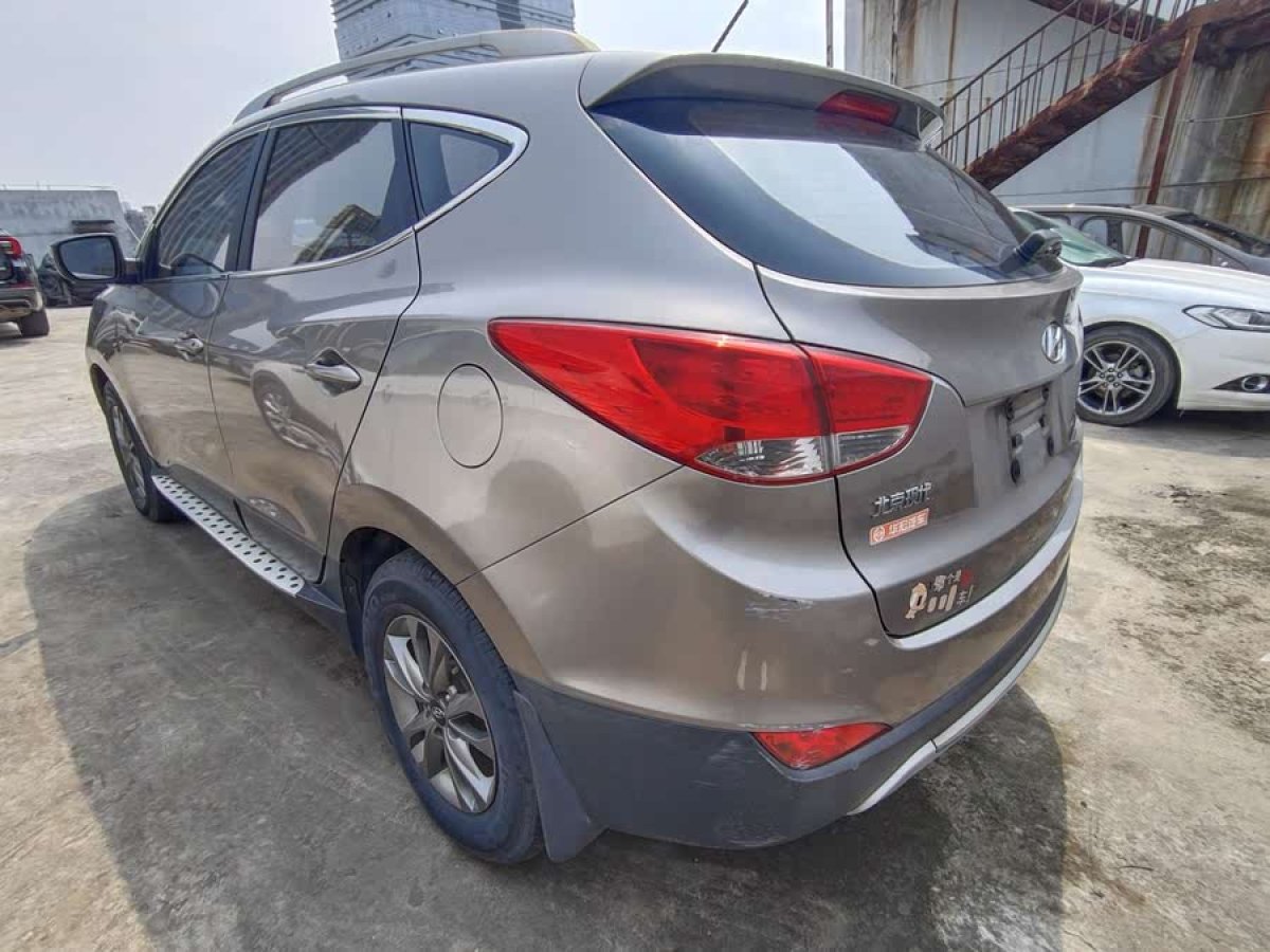 現(xiàn)代 ix35  2015款 2.0L 手動(dòng)兩驅(qū)舒適型 國(guó)V圖片