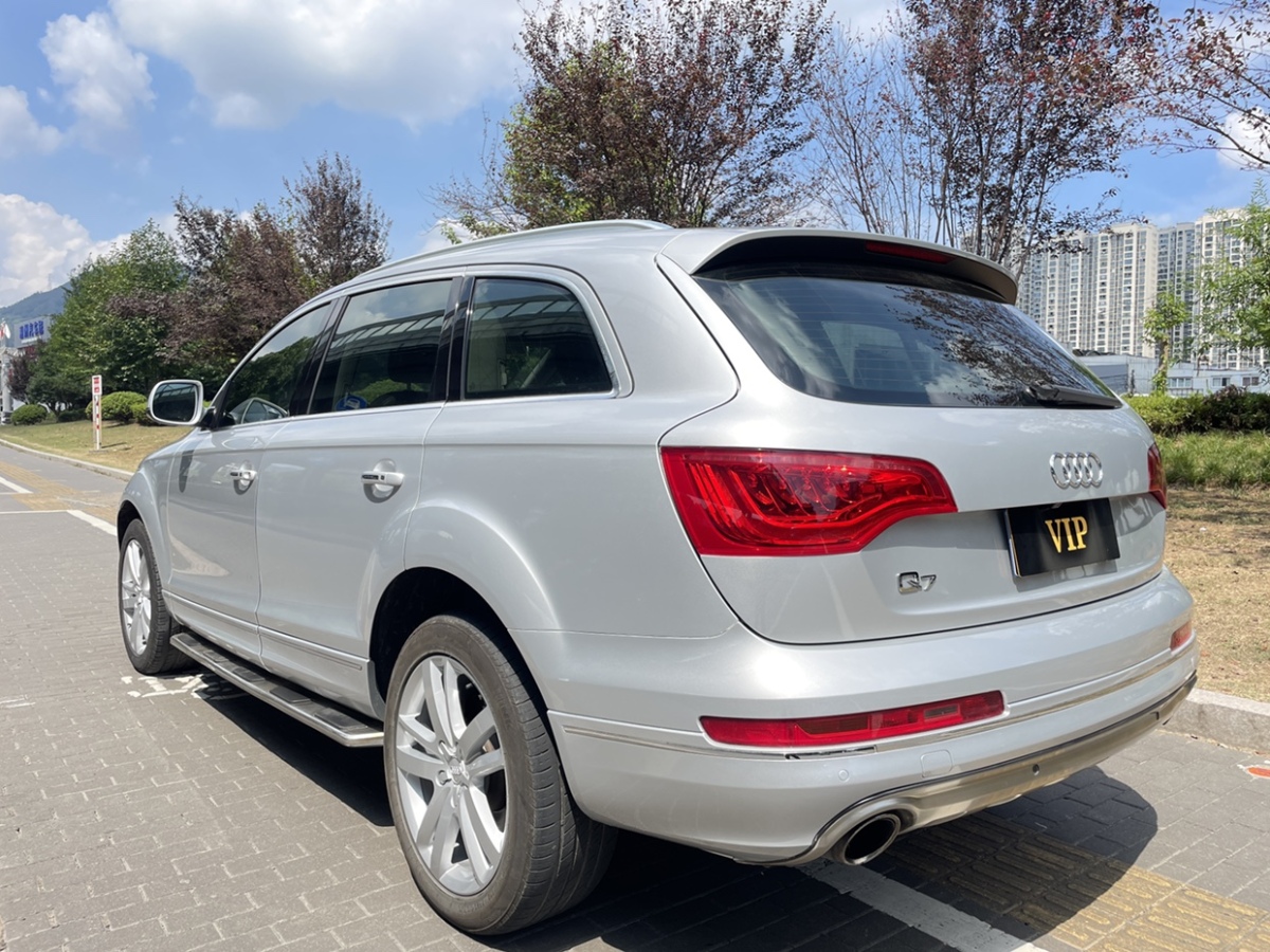 奧迪 奧迪Q7  2010款 3.0 TDI quattro 領(lǐng)先型圖片