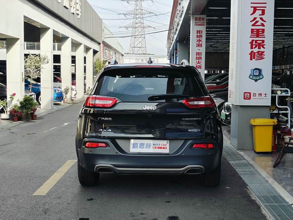 Jeep 自由光  2016款 2.4L 專業(yè)版圖片