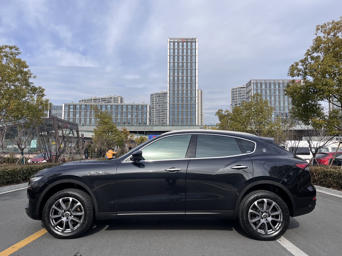 瑪莎拉蒂 Levante  2020款 3.0T 標(biāo)準(zhǔn)版圖片