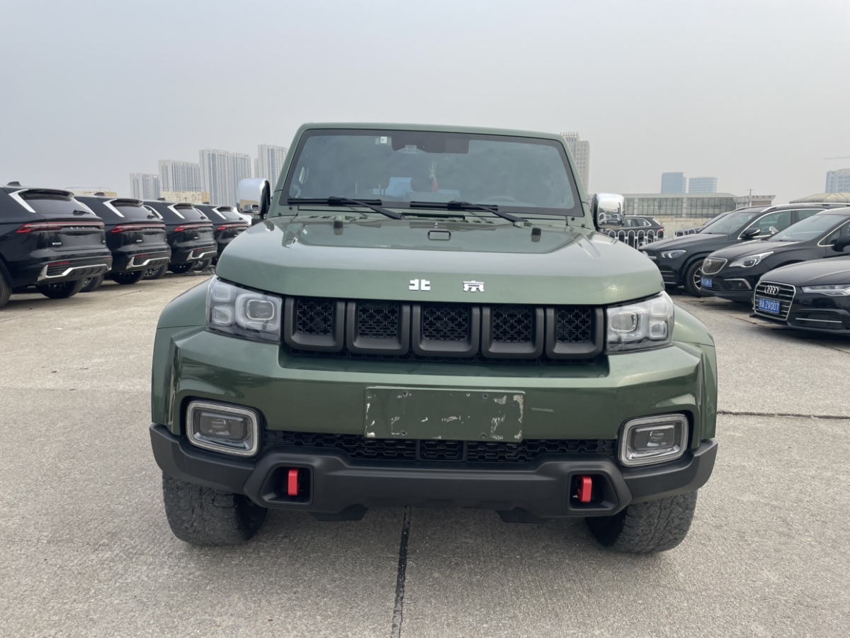 北京 BJ40  2019款  2.0T 自動(dòng)四驅(qū)城市獵人版尊享型圖片