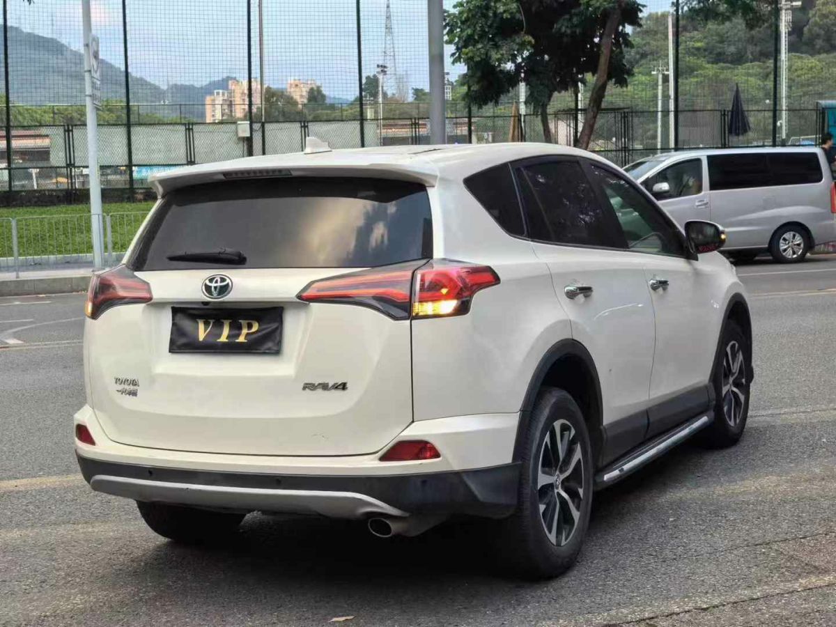 2018年8月豐田 RAV4榮放  2018款 2.0L CVT兩驅(qū)風(fēng)尚X版